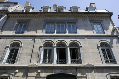 Vue d'ensemble de la façade sur rue depuis le premier étage. © Région Bourgogne-Franche-Comté, Inventaire du Patrimoine