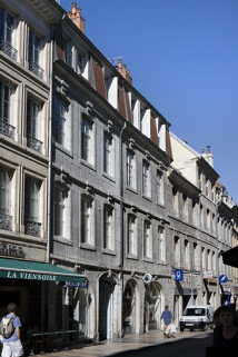 Vue d'ensemble du logis principal depuis la rue, de trois quarts gauche. © Région Bourgogne-Franche-Comté, Inventaire du Patrimoine Vue d'ensemble du logis principal depuis la rue, de trois quarts gauche. © Région Bourgogne-Franche-Comté, Inventaire du Patrimoine