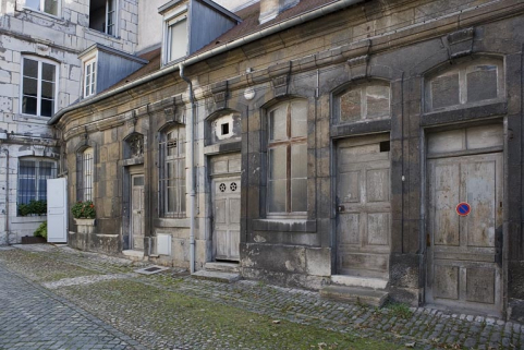 Vue du bâtiment des communs de trois quarts droit. © Région Bourgogne-Franche-Comté, Inventaire du Patrimoine Vue du bâtiment des communs de trois quarts droit. © Région Bourgogne-Franche-Comté, Inventaire du Patrimoine