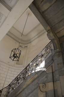 Escalier d'honneur : vue en contre-plongée. © Région Bourgogne-Franche-Comté, Inventaire du Patrimoine