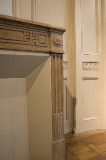 Détail de la partie droite de la cheminée située au premier étage. © Région Bourgogne-Franche-Comté, Inventaire du Patrimoine