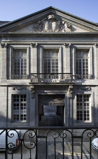 Vue d'ensemble de la partie centrale de la façade sur rue, de face. © Région Bourgogne-Franche-Comté, Inventaire du Patrimoine