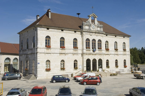 Façade antérieure vue de trois quarts gauche. © Région Bourgogne-Franche-Comté, Inventaire du patrimoine