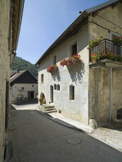Façade antérieure vue de trois quarts droit. © Région Bourgogne-Franche-Comté, Inventaire du patrimoine Façade antérieure vue de trois quarts droit. © Région Bourgogne-Franche-Comté, Inventaire du patrimoine