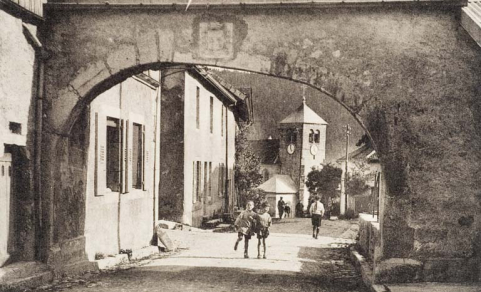 Porte nord, côté du Faubourg. © Région Bourgogne-Franche-Comté, Inventaire du patrimoine