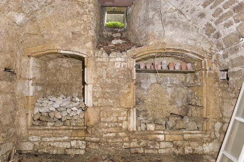 Deuxième cave voûtée : placards muraux. © Région Bourgogne-Franche-Comté, Inventaire du patrimoine