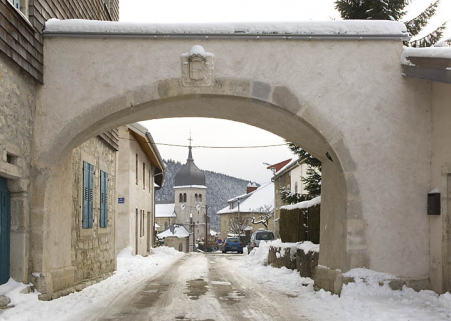 Vue rapprochée de la porte nord, côté faubourg. © Région Bourgogne-Franche-Comté, Inventaire du patrimoine