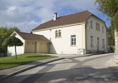 Façade postérieure et façade latérale sur rue. © Région Bourgogne-Franche-Comté, Inventaire du patrimoine