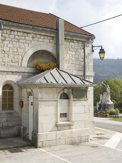 Détail : édicule qui abritait le poids public. © Région Bourgogne-Franche-Comté, Inventaire du patrimoine