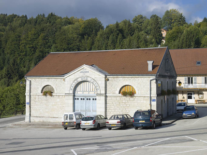 Façade postérieure de trois quarts droit. © Région Bourgogne-Franche-Comté, Inventaire du patrimoine