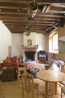 Usine : atelier transformé en salon, avec transmission. © Région Bourgogne-Franche-Comté, Inventaire du patrimoine