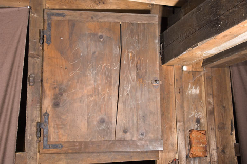 Usine, magasin industriel : placard avec inscriptions. © Région Bourgogne-Franche-Comté, Inventaire du patrimoine