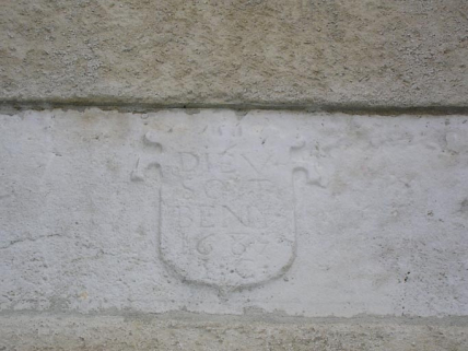 Vue de l'inscription sur le linteau de la porte. © Région Bourgogne-Franche-Comté, Inventaire du patrimoine