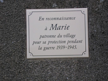 La plaque commémorative sur le socle. © Région Bourgogne-Franche-Comté, Inventaire du patrimoine