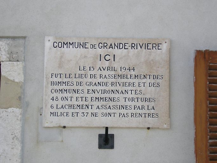 Vue de la plaque commémorative de la rafle du 15 avril 1944. © Région Bourgogne-Franche-Comté, Inventaire du patrimoine