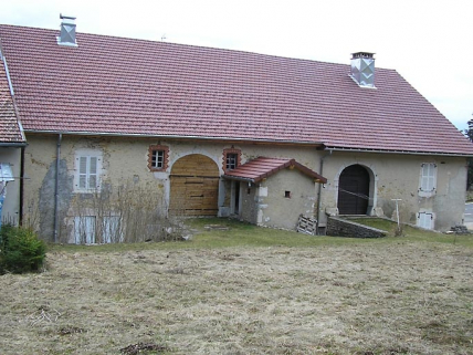 Façade postérieure et ponts de grange. © Région Bourgogne-Franche-Comté, Inventaire du patrimoine