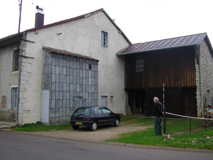Pignon nord-est et remise vus de trois quarts. © Région Bourgogne-Franche-Comté, Inventaire du patrimoine