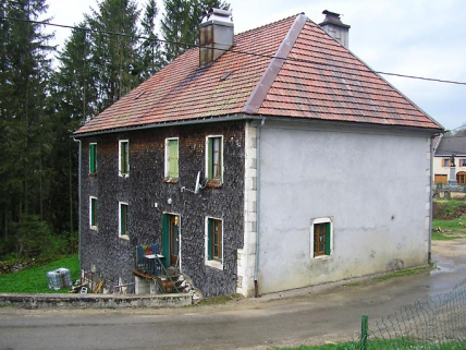 Façade postérieure sud vue de trois quarts. © Région Bourgogne-Franche-Comté, Inventaire du patrimoine