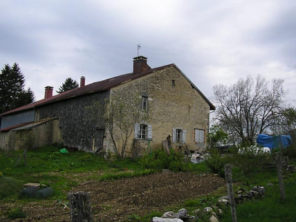 Vue générale du pignon nord-est et de la façade postérieure. © Région Bourgogne-Franche-Comté, Inventaire du patrimoine