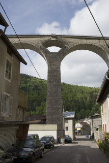 Une pile, vue de la rue Voltaire au nord-ouest. © Région Bourgogne-Franche-Comté, Inventaire du patrimoine Une pile, vue de la rue Voltaire au nord-ouest. © Région Bourgogne-Franche-Comté, Inventaire du patrimoine