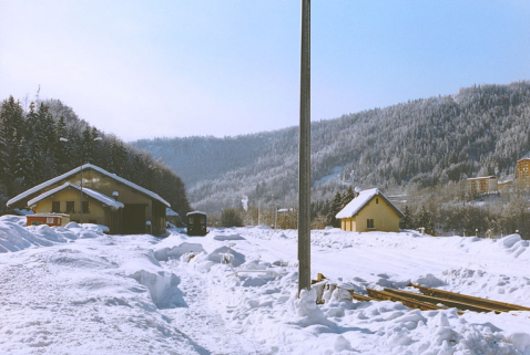 [La gare durant l'hiver 2000, côté entrepôt]. © Région Bourgogne-Franche-Comté, Inventaire du patrimoine
