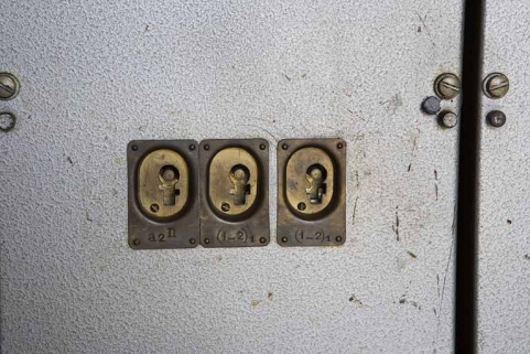 Bureau : serrures du transmetteur central. © Région Bourgogne-Franche-Comté, Inventaire du patrimoine
