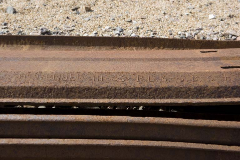 Inscription sur une traverse double (gare de Champagnole) : H. Wendel. © Région Bourgogne-Franche-Comté, Inventaire du patrimoine