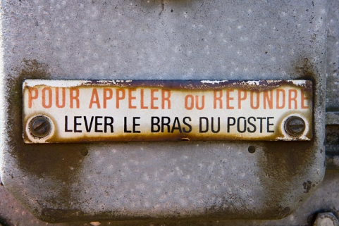 Terrain : plaque du téléphone. © Région Bourgogne-Franche-Comté, Inventaire du patrimoine