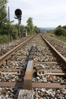 Vue d'ensemble, avec " crocodile ". Le crocodile, au premier plan, permet une répétition des signaux en cabine. © Région Bourgogne-Franche-Comté, Inventaire du patrimoine