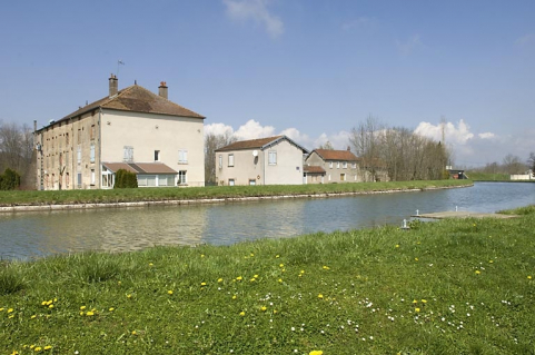 Vue rapprochée depuis le sud-est. © Région Bourgogne-Franche-Comté, Inventaire du patrimoine Vue rapprochée depuis le sud-est. © Région Bourgogne-Franche-Comté, Inventaire du patrimoine