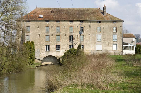 Façade postérieure vue de face. © Région Bourgogne-Franche-Comté, Inventaire du patrimoine Façade postérieure vue de face. © Région Bourgogne-Franche-Comté, Inventaire du patrimoine