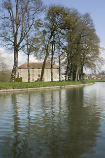 Vue d'ensemble depuis le sud. © Région Bourgogne-Franche-Comté, Inventaire du patrimoine Vue d'ensemble depuis le sud. © Région Bourgogne-Franche-Comté, Inventaire du patrimoine