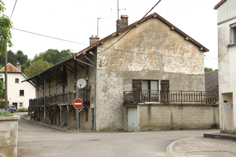 Logement ouvrier vu de trois quarts. © Région Bourgogne-Franche-Comté, Inventaire du patrimoine Logement ouvrier vu de trois quarts. © Région Bourgogne-Franche-Comté, Inventaire du patrimoine