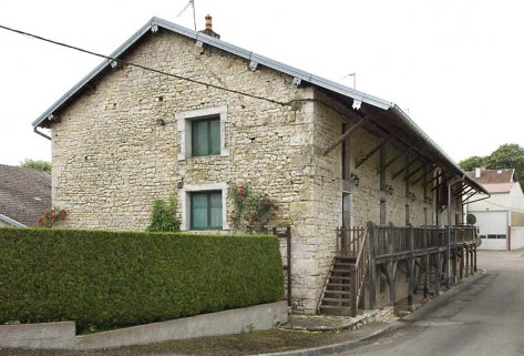 Façade sur rue du logement ouvrier. © Région Bourgogne-Franche-Comté, Inventaire du patrimoine Façade sur rue du logement ouvrier. © Région Bourgogne-Franche-Comté, Inventaire du patrimoine
