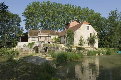 Vue d'ensemble depuis le barrage. © Région Bourgogne-Franche-Comté, Inventaire du patrimoine Vue d'ensemble depuis le barrage. © Région Bourgogne-Franche-Comté, Inventaire du patrimoine