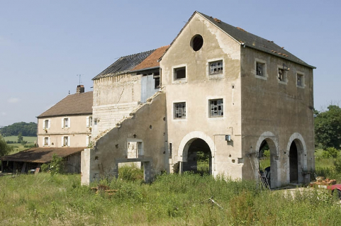 Vue de trois quarts arrière. © Région Bourgogne-Franche-Comté, Inventaire du patrimoine
