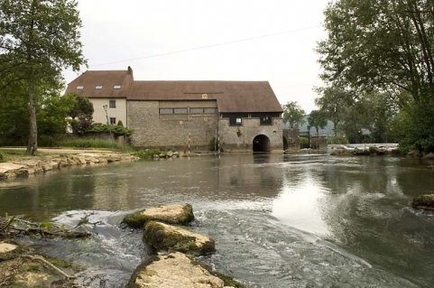 Vue d'ensemble depuis l'Ognon, en aval. © Région Bourgogne-Franche-Comté, Inventaire du patrimoine