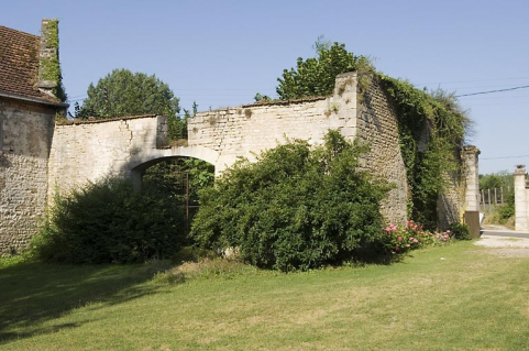 Vestiges de la halle à charbon. © Région Bourgogne-Franche-Comté, Inventaire du patrimoine