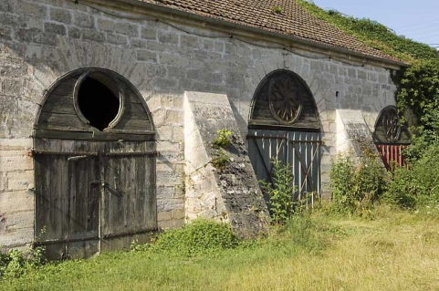 Mur nord du haut fourneau (halle de coulée ?). © Région Bourgogne-Franche-Comté, Inventaire du patrimoine