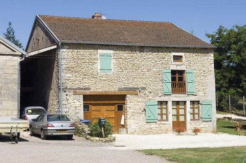 Remise et écurie converties en logement. © Région Bourgogne-Franche-Comté, Inventaire du patrimoine