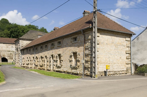 Logement ouvrier ouest bordant la rue. © Région Bourgogne-Franche-Comté, Inventaire du patrimoine