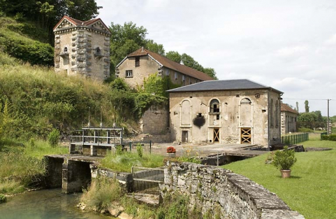 Pigeonnier, halle à charbon et salle des machines depuis l'est. © Région Bourgogne-Franche-Comté, Inventaire du patrimoine