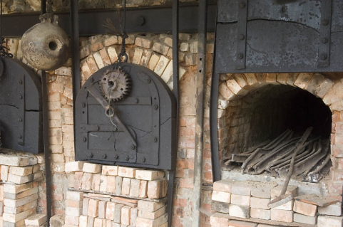 Gueules de charge du four, avec système d'ouverture à contrepoids. © Région Bourgogne-Franche-Comté, Inventaire du patrimoine