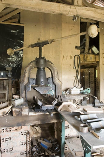 Presse à balancier (pour tuiles faîtières). © Région Bourgogne-Franche-Comté, Inventaire du patrimoine