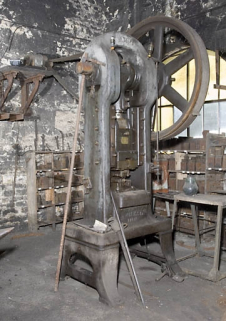 Atelier est. Presse à cisailler Bliss. © Région Bourgogne-Franche-Comté, Inventaire du patrimoine
