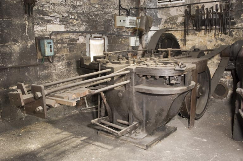 Atelier est. Machine à refouler dite "locomotive" (provient des Forges de Fraisans). © Région Bourgogne-Franche-Comté, Inventaire du patrimoine