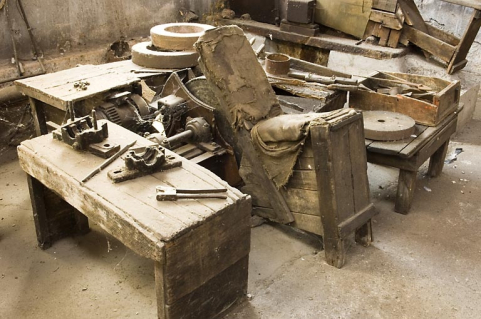 Atelier ouest. Poste de meulage © Région Bourgogne-Franche-Comté, Inventaire du patrimoine