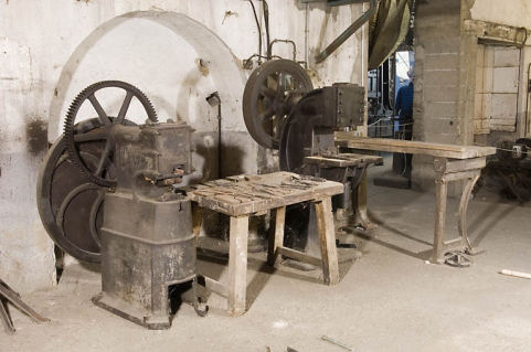 Atelier ouest. Poinçonneuses. © Région Bourgogne-Franche-Comté, Inventaire du patrimoine