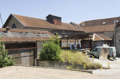 Ateliers de fabrication (machine à papier) sur cour. © Région Bourgogne-Franche-Comté, Inventaire du patrimoine