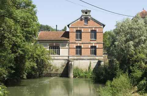 Vue rapprochée du bâtiment d'eau. © Région Bourgogne-Franche-Comté, Inventaire du patrimoine
